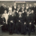 Konfirmanden aus Janowica/Zarubka/Marynka mit Kantor Robert Krüger, Pastor Sterlak, Julius Kurz