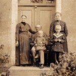 Rudolf und Karl Zempel mit Eltern